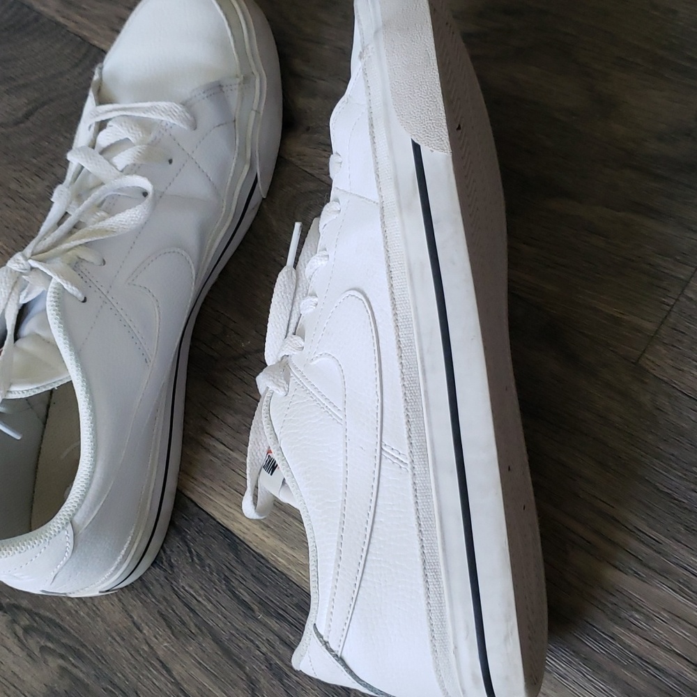 White nikes - Picture 2 of 6